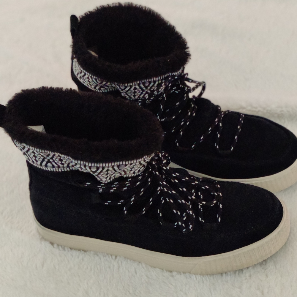 Like New: Toms Alpine Boots Black/White Women's 7.5
